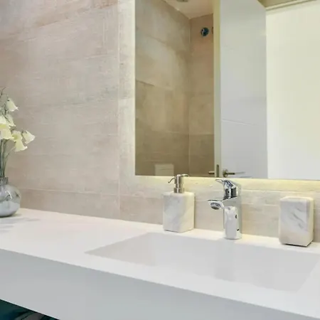 Luxury 2-bedroom Sea View In Casares *